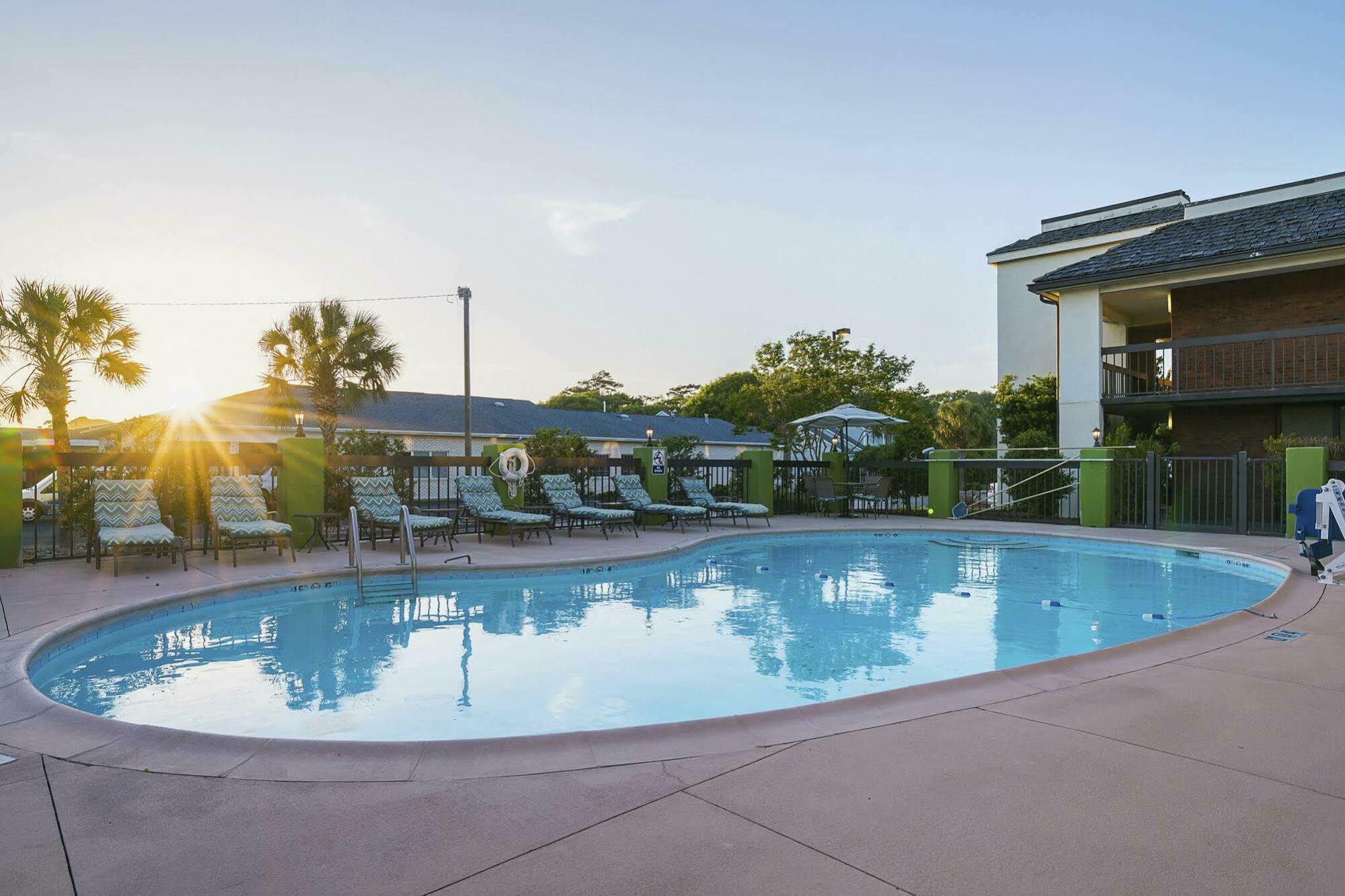 Hotel Quality Morehead Near Atlantic 2*